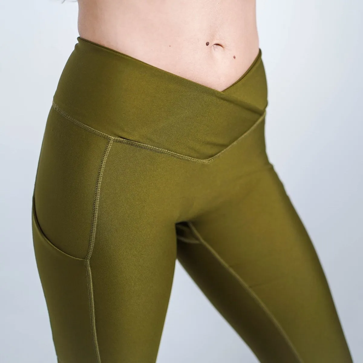 Pristine Pocket Capri Leggings | OLIVE